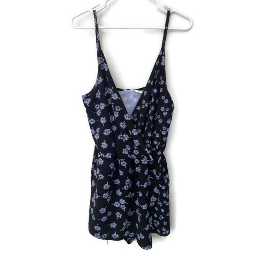 UO Kimchi Blue Surplice Skort Romper Large Black